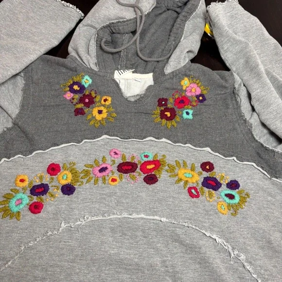 Sister Mary Grey Floral Embroidered Raw Hem Hoodie Sweatshirt Sz Medium Boho - Picture 3 of 8